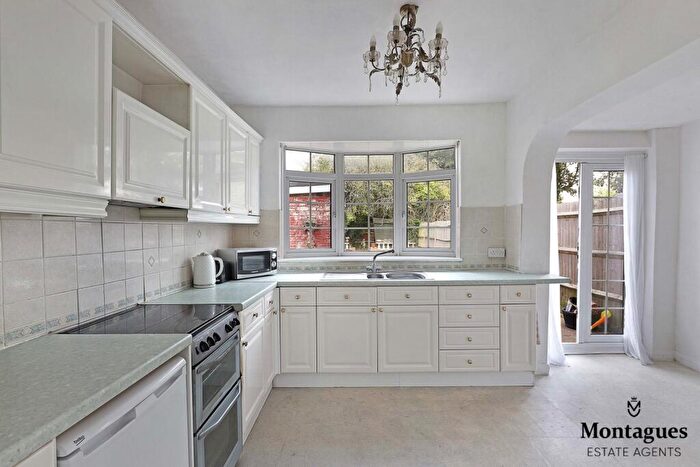 2 Bedroom Cottage For Sale In High Street, Epping, CM16