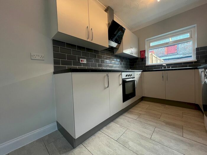 2 Bedroom Flat To Rent In Partridge Road, Roath, Cardiff, CF24