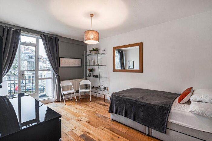 1 Bedroom Flat To Rent In Hallfield Estate, Bayswater, London, W2