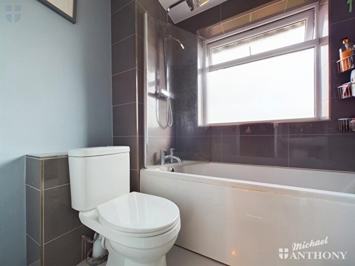 3 Bedroom End Of Terrace House For Sale In Chadwell Path, Aylesbury, Buckinghamshire, HP21