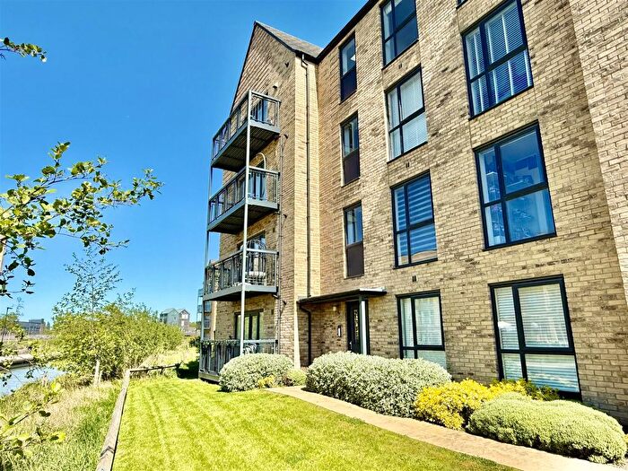2 Bedroom Flat For Sale In Jenkins House, Beckett Strand, SN1