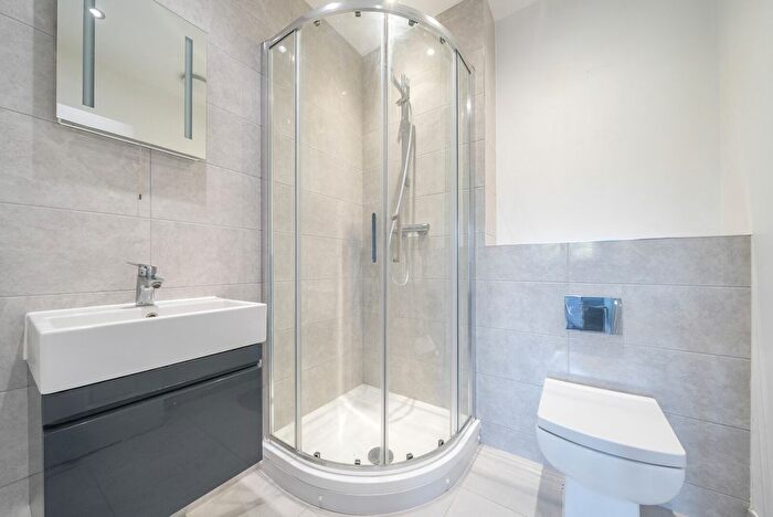 2 Bedroom Flat For Sale In Connaught Road, Brookwood, Woking, GU24