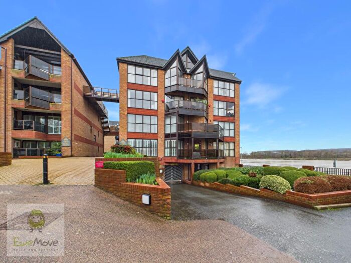 2 Bedroom Apartment For Sale In Seaford Court, Esplanade, Rochester, ME1