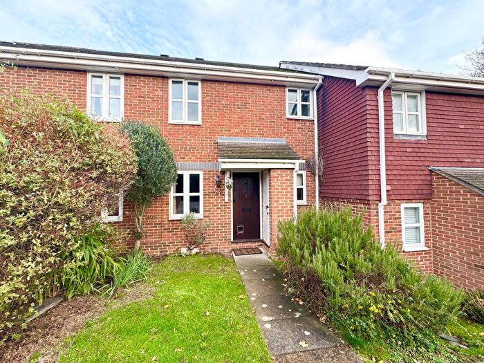 1 Bedroom Maisonette For Sale In Heather Close, Guildford, GU2