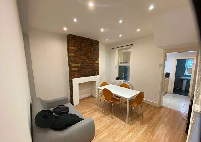 3 Bedroom Detached House To Rent In Huddlestone Road, Forest Gate, E7