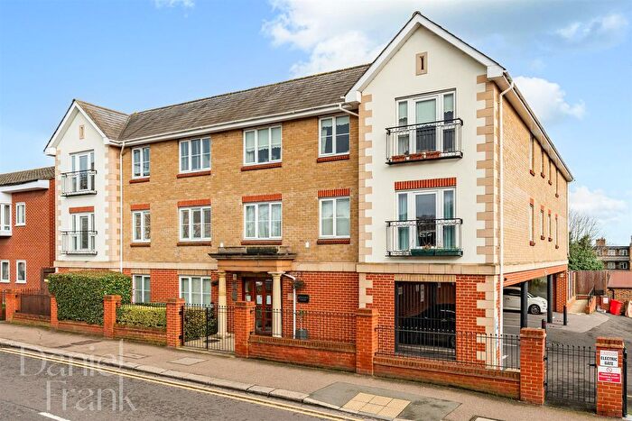 2 Bedroom Flat For Sale In Victoria Road, Buckhurst Hill, IG9