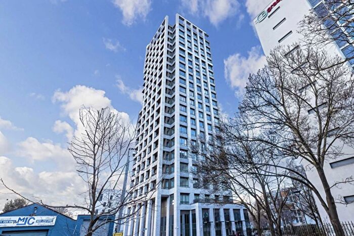 2 Bedroom Flat To Rent In Grant Road, London, SW11