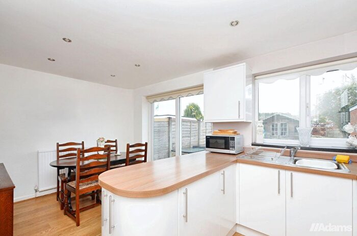 3 Bedroom Semi-detached House For Sale In Buttermere Grove, Beechwood, WA7