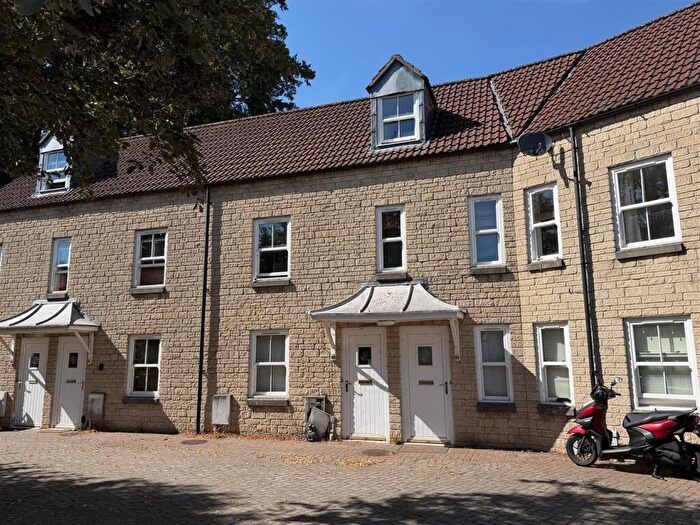 2 Bedroom Apartment For Sale In The Island, Midsomer Norton, BA3