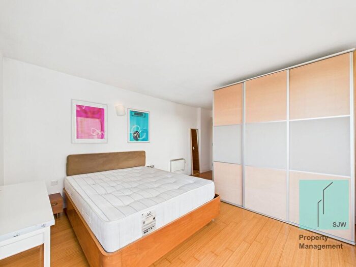 3 Bedroom Apartment To Rent In Deals Gateway, Dakota Building, SE13