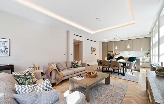 3 Bedroom Flat To Rent In Devonshire Place, Marylebone, London, W1G