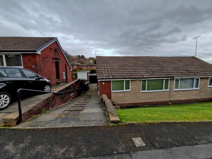 2 Bedroom Bungalow To Rent In Bracken Close, Oldham, OL4