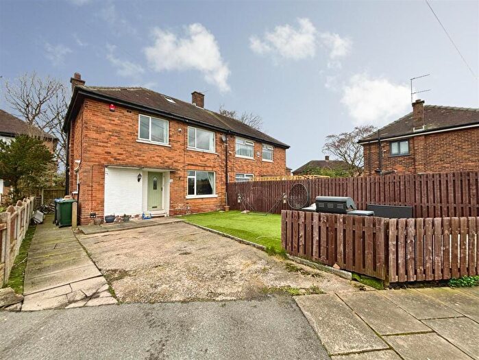 3 Bedroom Semi Detached House For Sale In Lingdale Road, Woodside, Bradford, BD6