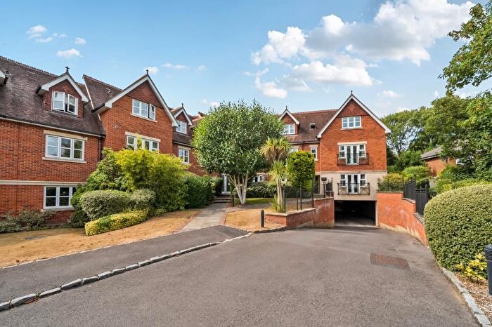 2 Bedroom Flat For Sale In Upcross Gardens, Reading, RG1