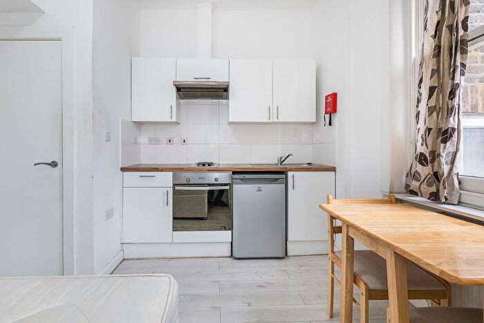 Studio To Rent In Warwick Road, London, SW5