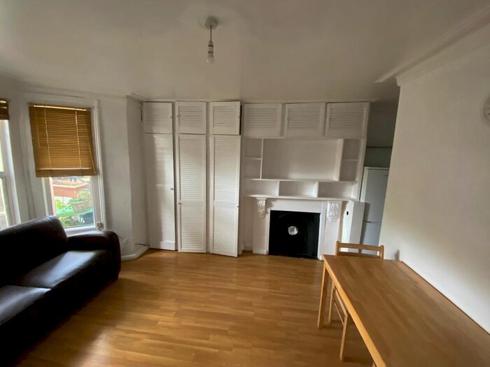 Studio To Rent In Chippenham Road, Maida Vale London, W9
