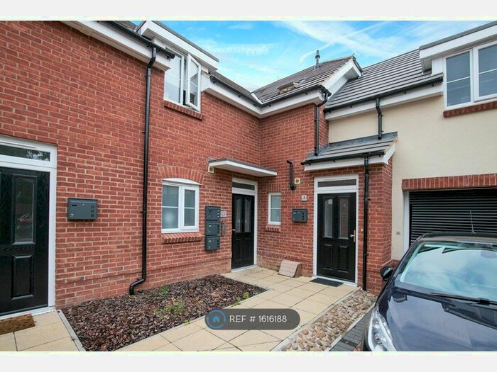 2 Bedroom Flat To Rent In Lawton Green, Loughton, IG10