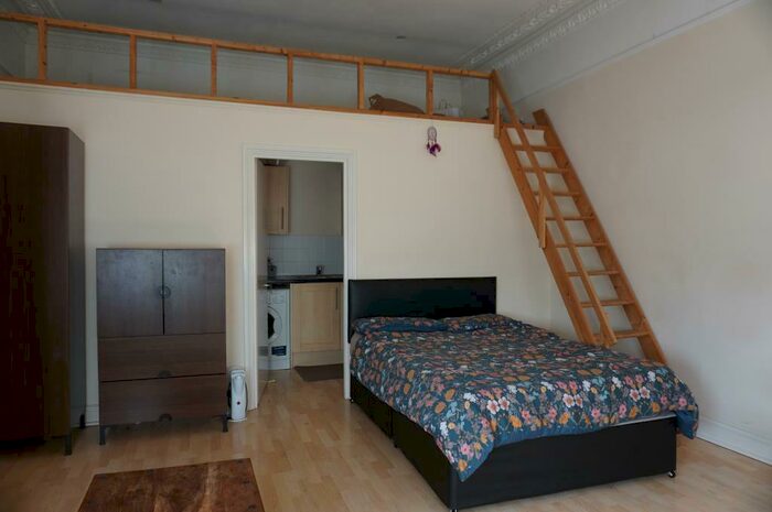 Apartment To Rent In Lyndon House, Surbiton, KT5