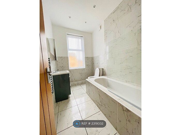 2 Bedroom Flat To Rent In Demesne Road, Manchester, M16