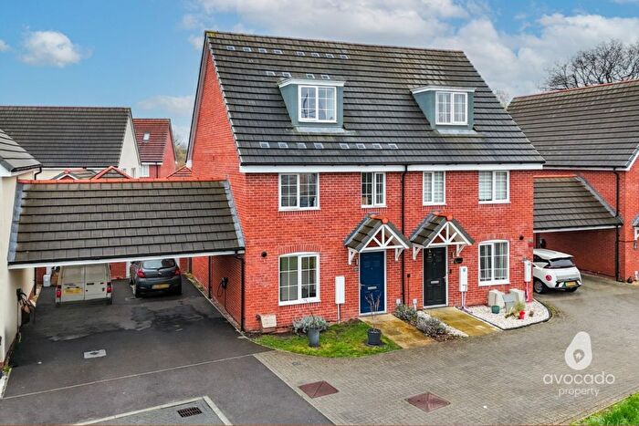 3 Bedroom Semi Detached House For Sale In Shipridge Drive, Spencers Wood, RG7