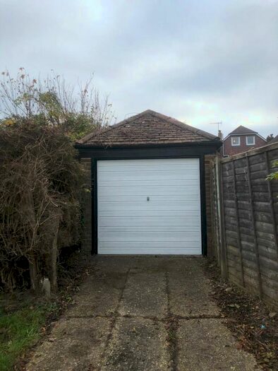 Detached House To Rent In Douglas Close, Worthing, BN11