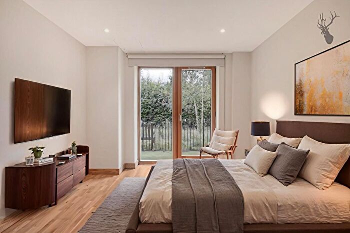 2 Bedroom Flat For Sale In Ink Court, Bow, E3
