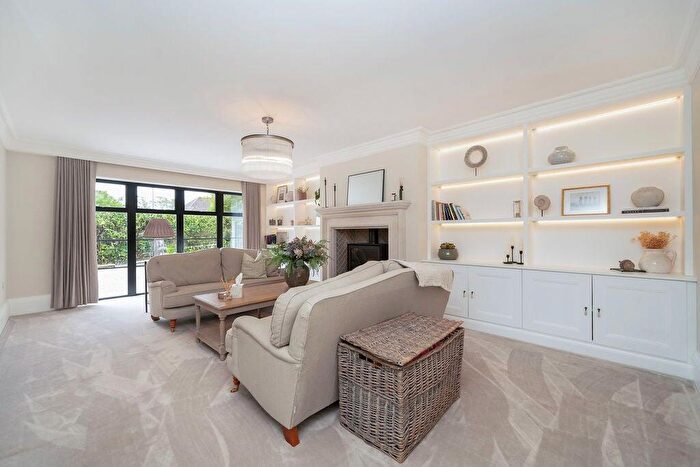 5 Bedroom Detached House For Sale In Beacon Road, Broadstone, BH18