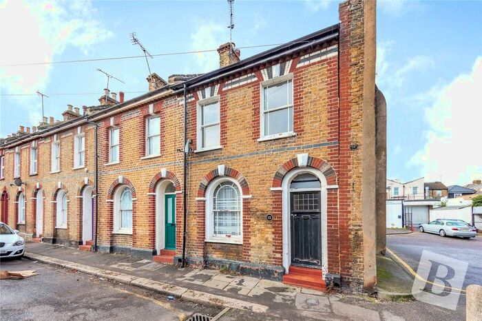 2 Bedroom End Of Terrace House To Rent In Berkley Road, Gravesend, Kent, DA12