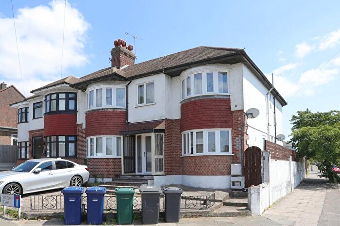 3 Bedroom Apartment To Rent In Wilton Road, Cockfosters, EN4