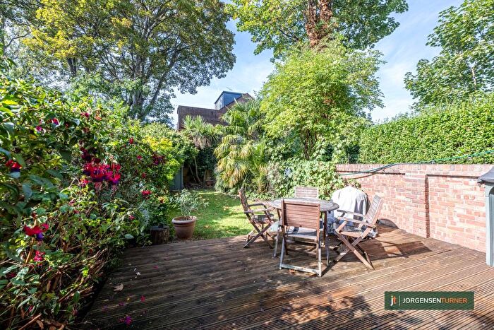 2 Bedroom Flat For Sale In Coningham Road, Shepherds Bush, London, W12