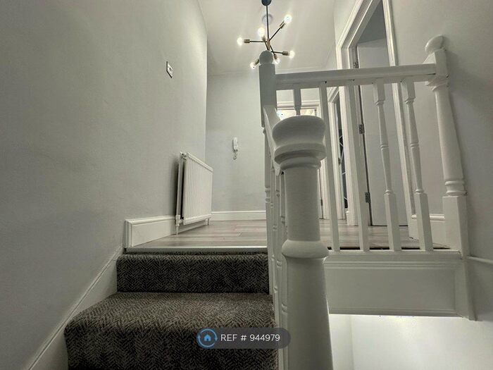 3 Bedroom Flat To Rent In Hornsey Road, London, N19