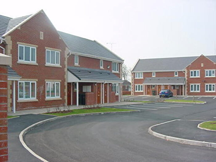 2 Bedroom Flat To Rent In Mizzy Road, Rochdale, Greater Manchester, OL12