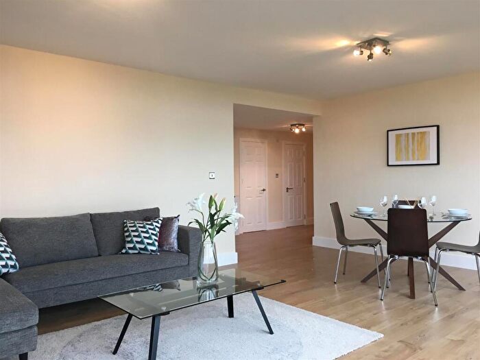 3 Bedroom Apartment To Rent In Lyndhurst Court, St John's Wood, NW8