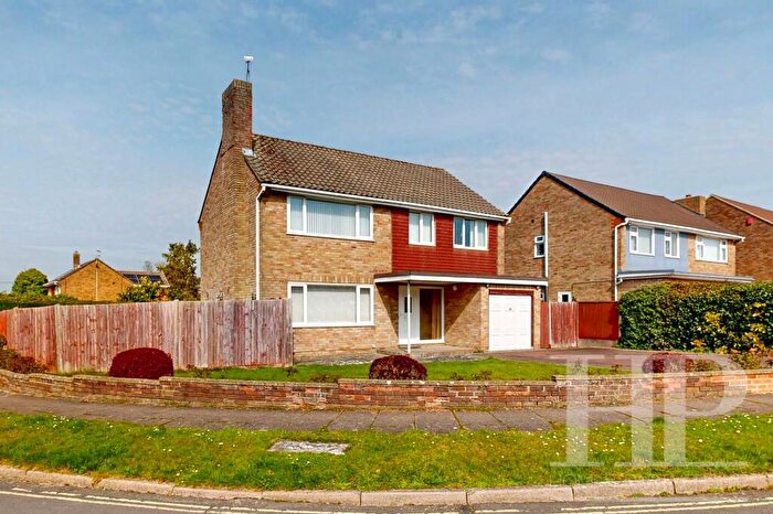 4 Bedroom Detached House For Sale In Eastwood, Crawley, RH10