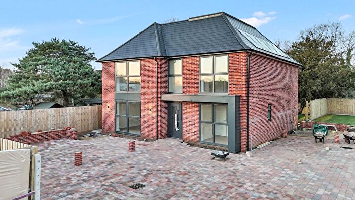 4 Bedroom Detached House For Sale In Warsash Road, Warsash, SO31