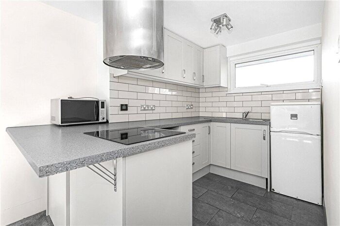 1 Bedroom Apartment To Rent In New Court, Addlestone, Surrey, KT15