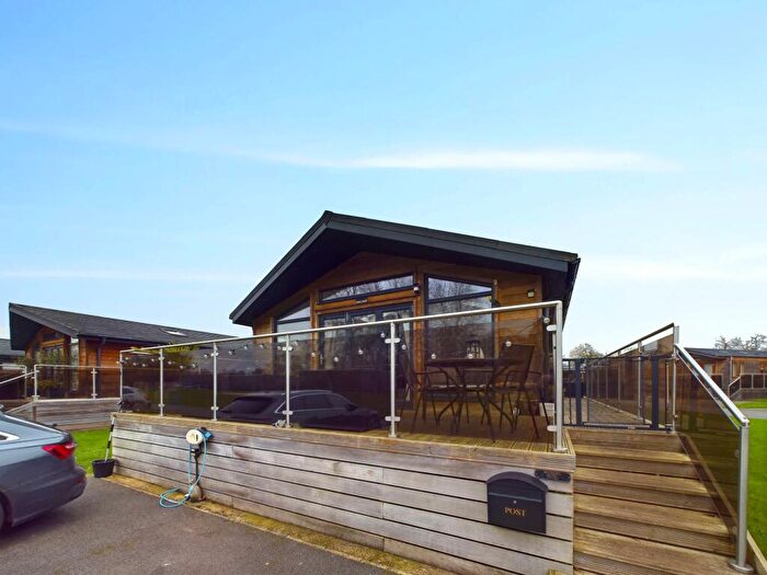 2 Bedroom Lodge For Sale In Chargers Paddock, Marlow, SL7