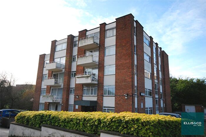 2 Bedroom Flat For Sale In James Close, Woodlands, NW11