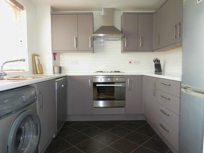 2 Bedroom Flat To Rent In Sir Thomas White Close, Warwick, CV34
