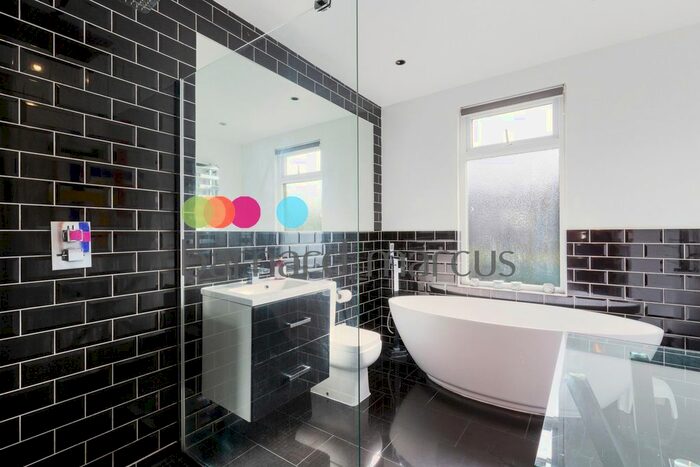 3 Bedroom Flat To Rent In Lakehall Road, Thornton Heath, CR7