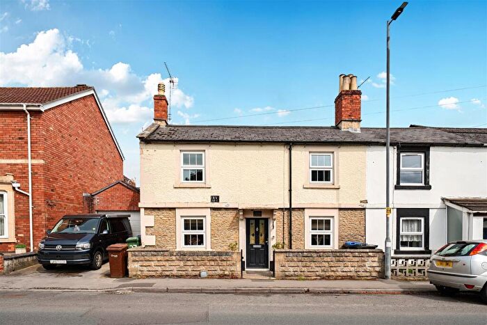 3 Bedroom End Of Terrace House For Sale In Malmesbury Road, Chippenham, SN15