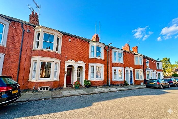 4 Bedroom Terraced House For Sale In Albany Road, Abington, NN1