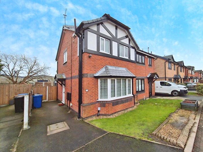 3 Bedroom Semi Detached House For Sale In Chantry Close, Stockport, Greater Manchester, SK5