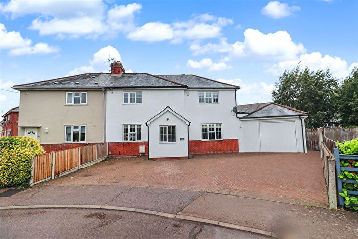 3 Bedroom Semi-detached House For Sale In Sunnyside, Braintree, CM7