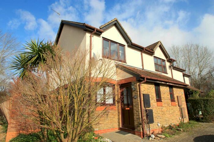 2 Bedroom End Of Terrace House To Rent In Burns Close, Horsham, RH12