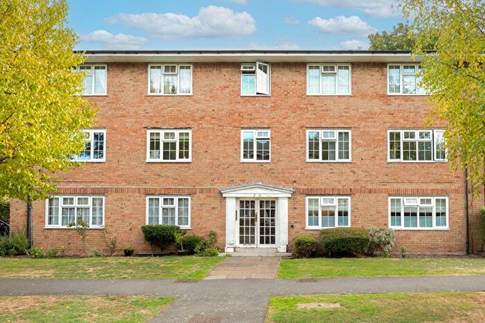 2 Bedroom Apartment For Sale In Robin Hood Lane, Sutton, Surrey, SM1