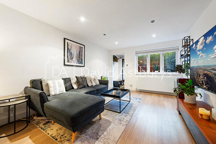 2 Bedroom Apartment To Rent In Everdale Court, East Finchley, N2