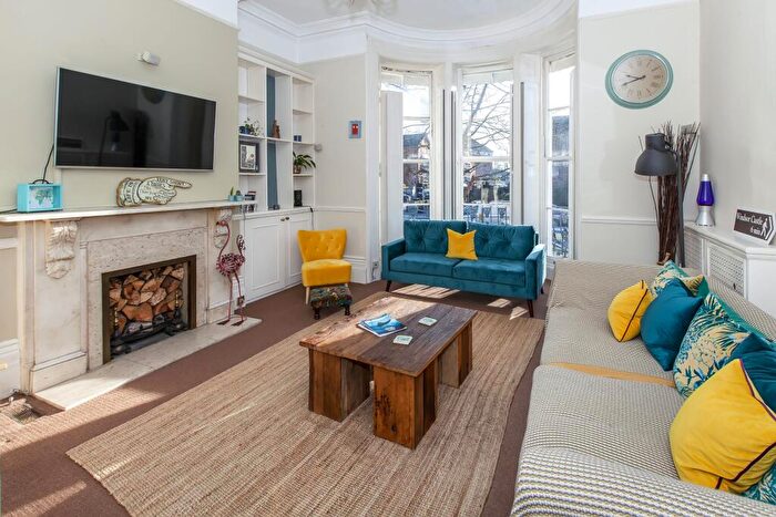 2 Bedroom Flat To Rent In Osborne Road, Windsor, SL4