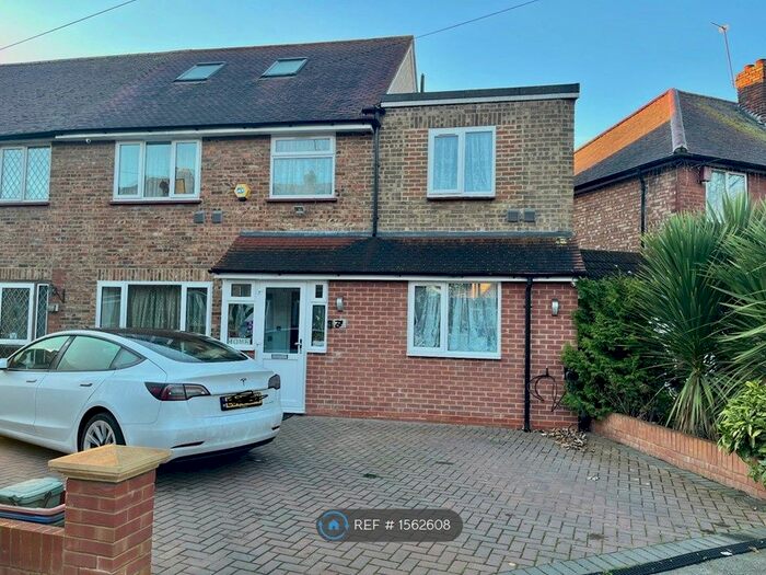 5 Bedroom End Of Terrace House To Rent In Highlands Close, Hounslow, TW3