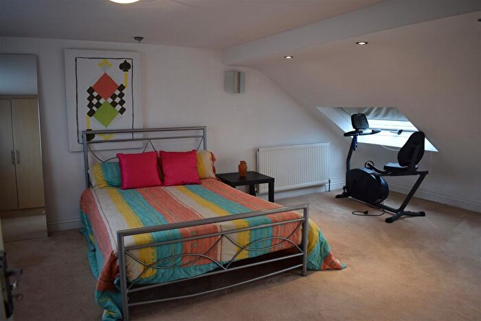 4 Bedroom Flat To Rent In Ilford Lane, Ilford, IG1